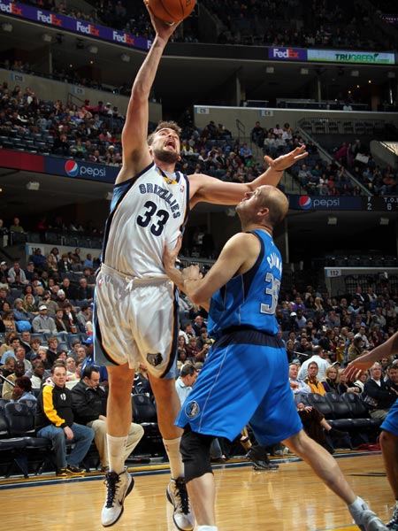 篮筐隔着一 篮筐隔着一