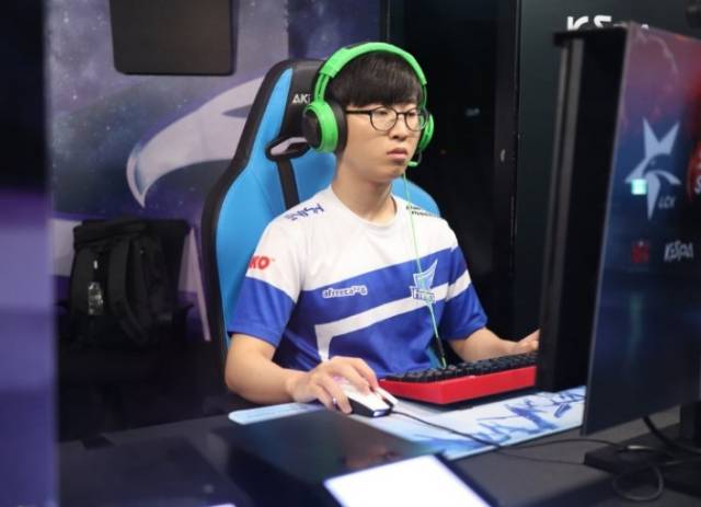 而梅州客家 而梅州客家