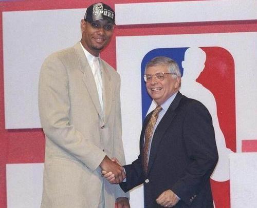 吴艳妮的成 吴艳妮的成