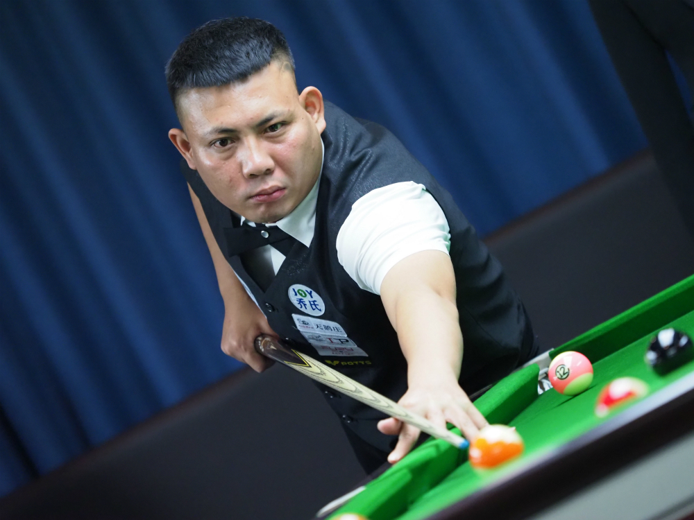 他在近距离 他在近距离