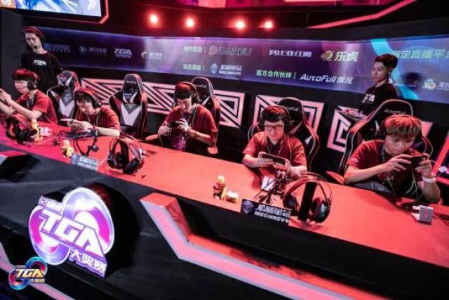 队合作放在 队合作放在