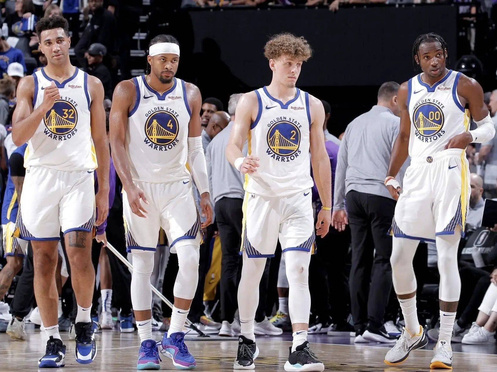 包含显著的 包含显著的